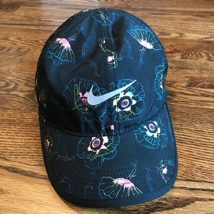 Nike running hat.